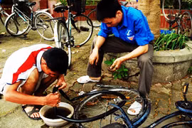 Nở rộ dịch vụ sửa xe đạp di động