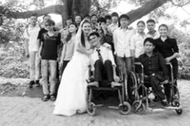 Chuyện tình của một cô gái xinh đẹp với chàng trai bị liệt cả hai chân