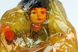 Nhốt búp bê vào khối trong suốt và một thử nghiệm mới 