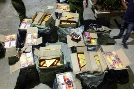 400kg pháo nổ nhét trong xe khách