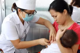 Tiêm 2 loại vaccine khác nhau cho trẻ có sao không?