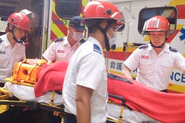 Máy bay chở khách đến Hồng Kông lộn nhào trên không