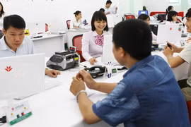 Lãi suất giảm, người gửi tiền mất vui