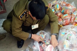 Chân giò muối “tẩm” phụ gia không rõ nguồn gốc