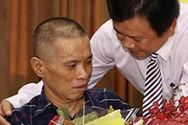 Trận đấu thắm đượm nghĩa tình