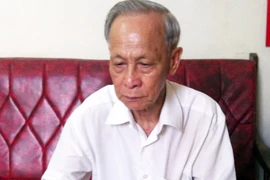 Một mình đi xe đạp rong ruổi khắp nơi tìm hài cốt đồng đội