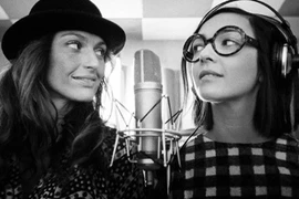 Cặp song ca nữ mang rock Pháp đến Hà Nội