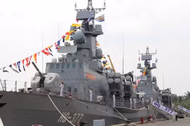 Thượng cờ 2 tàu tên lửa hiện đại