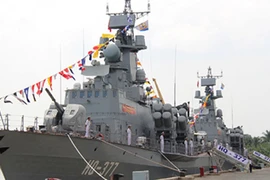 Thượng cờ 2 tàu tên lửa hiện đại