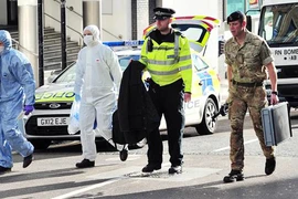 Anh: Nhiều văn phòng tuyển quân nhận “bom thư”