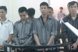 Đòi tiền thắng độ bằng “luật rừng”