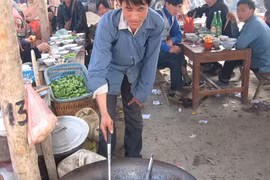 Thơm nồng thắng cố, rượu ngô Bản Phố