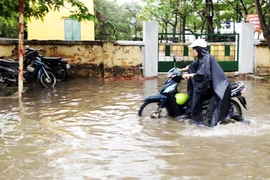 Mưa lớn đầu mùa, nhiều nơi ngập nặng