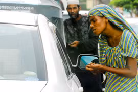 Đã nghèo lại thêm khó