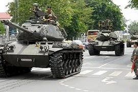 Quân đội Thái Lan đưa xe tăng vào Bangkok