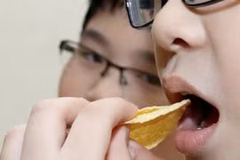 7 thực phẩm càng tránh xa càng tốt