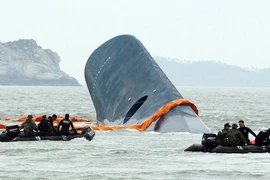 Nhân viên phà Sewol không lấy được xuồng cứu sinh