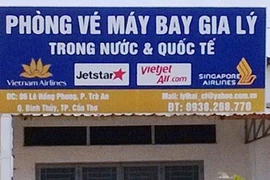 Mở đại lý để lừa đảo bán vé máy bay giả: Lừa đảo ai, ai phải đền bù?