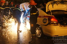 Mưa giông mạnh, nhiều cây đổ trong nội thành Hà Nội