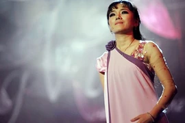 Nhà thơ Vi Thùy Linh: “Lần điên cuối cùng của tôi”