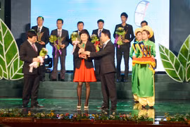 Trao danh hiệu “Doanh nghiệp Kinh tế xanh 2013”