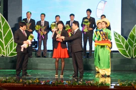 Trao danh hiệu “Doanh nghiệp Kinh tế xanh 2013”