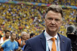 Man United: Nhiệm vụ cấp bách của Van Gaal