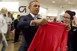 Tổng thống Obama mua áo “made in Vietnam” tặng vợ