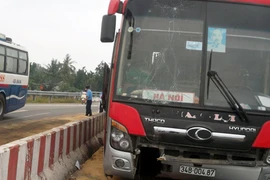 Dải phân cách “bẫy” xe khách