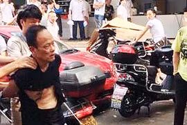 Trung Quốc: Mang bom tự chế tấn công đồn cảnh sát