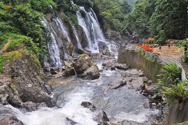 Thác Tiên trong sương