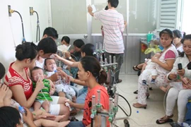 Phòng bệnh hô hấp cho trẻ trong thời tiết nồm ẩm