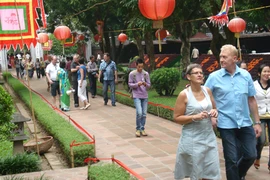 Loạn hướng dẫn viên nước ngoài hành nghề chui