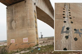 Nứt dọc trụ H22 cầu Vĩnh Tuy