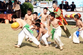 Yêu quá, hội làng!