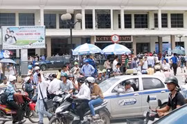 “Xe ôm” đua nhau “chặt chém” khách