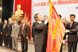 Báo Hànộimới đón danh hiệu Anh hùng Lao động