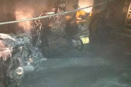 Nổ trạm biến áp ở Hà Đông, nhiều người kẹt trong thang máy