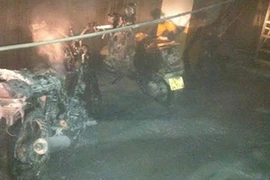 Nổ trạm biến áp ở Hà Đông, nhiều người kẹt trong thang máy