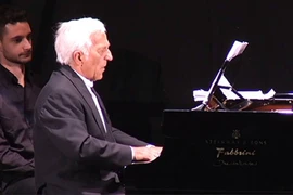 Cặp song tấu dương cầm vĩ đại đến Hà Nội