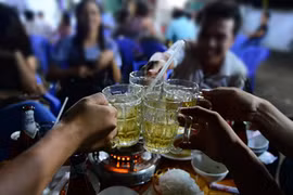 Bộ Y tế lý giải vì sao cấm bán rượu, bia sau 22 giờ