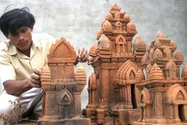 Người “thổi hồn” vào tháp Chàm