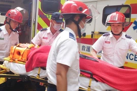 Máy bay chở khách đến Hồng Kông lộn nhào trên không