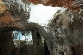 Hang Bệnh viện ở động Nok Ann