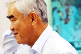 Không dễ dùng tiền đổi lấy thành công