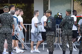 ĐT Anh được bảo vệ như nguyên thủ