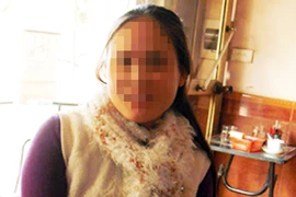 Những ngày bão táp của một hoa khôi phải giả vờ lên cơn động kinh để tránh… tiếp khách