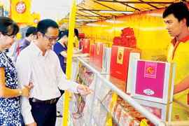 Bánh Trung thu 2014: Mẫu mới, giá tăng