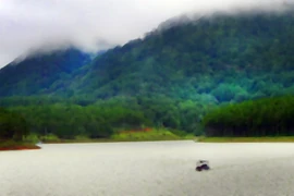 Lãng đãng sương giăng hồ Tuyền Lâm