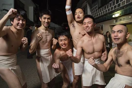 Lễ hội cởi trần đóng khố